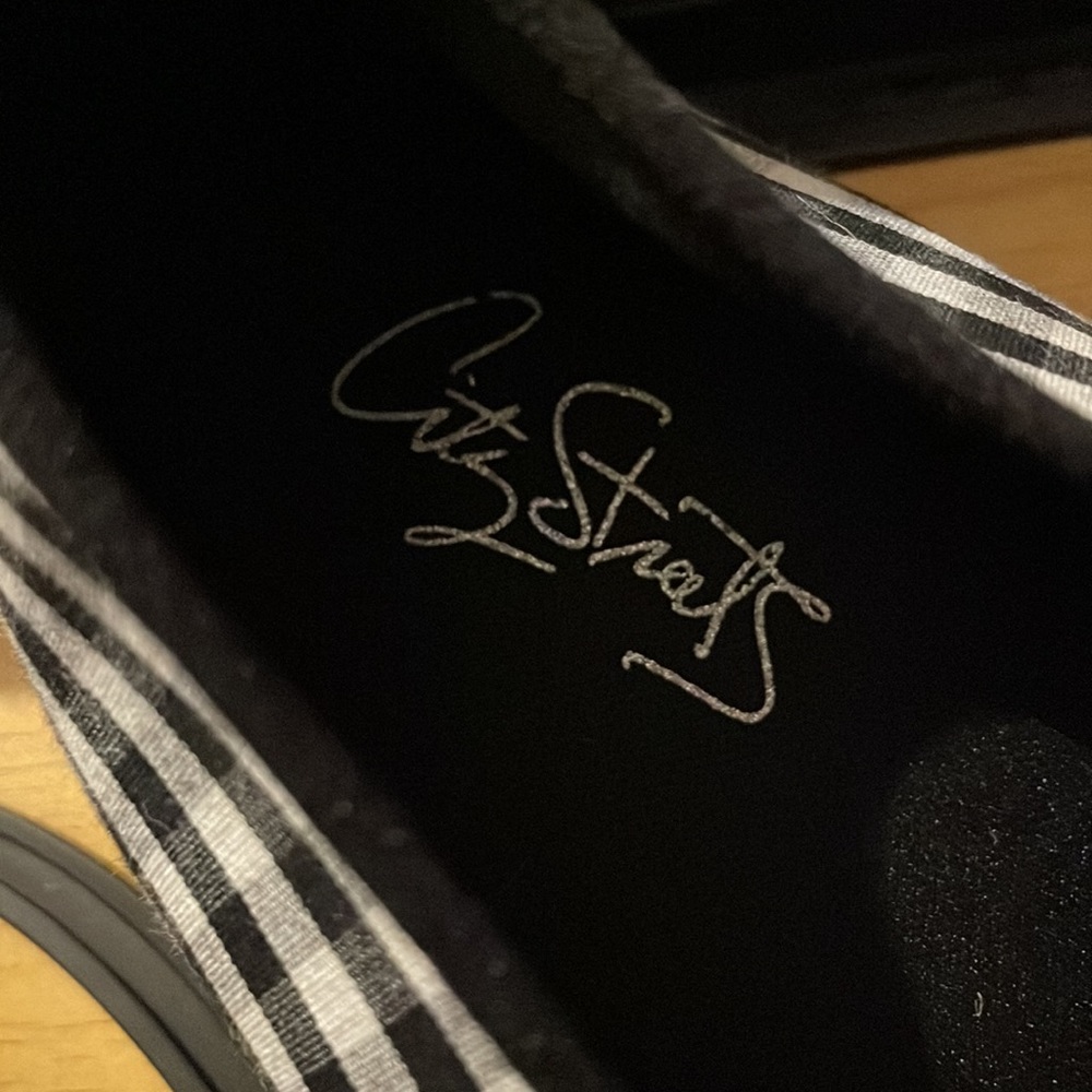 Espadrill shoes. Black and white Ginham. From JC Penny. - Picture 3 of 6